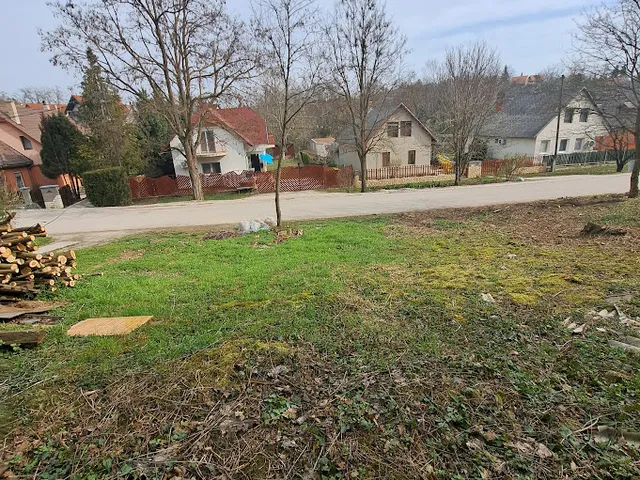 Eladó telek Balatonkenese 1045 nm