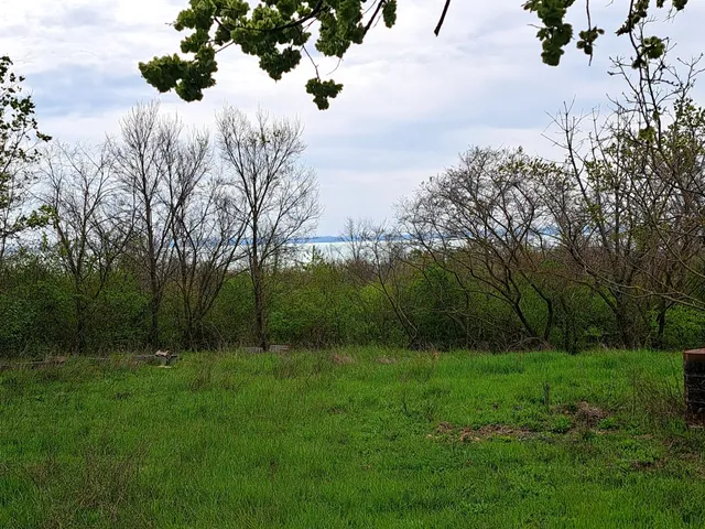 Eladó telek Balatonkenese 10700 nm