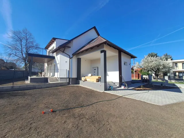 Eladó lakás Balatonakarattya 130 nm