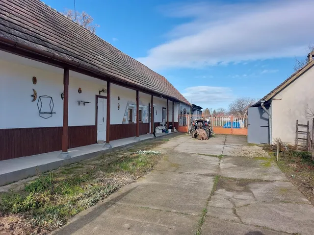 Eladó ház Szakály 66 nm