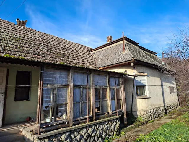 Eladó ház Szakcs 99 nm