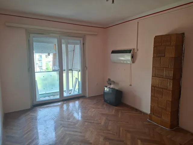 Kiadó lakás Komló 36 nm