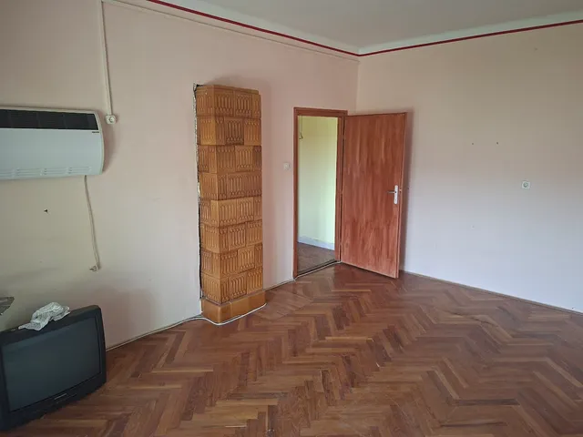 Kiadó lakás Komló, Vörösmarty 36 nm
