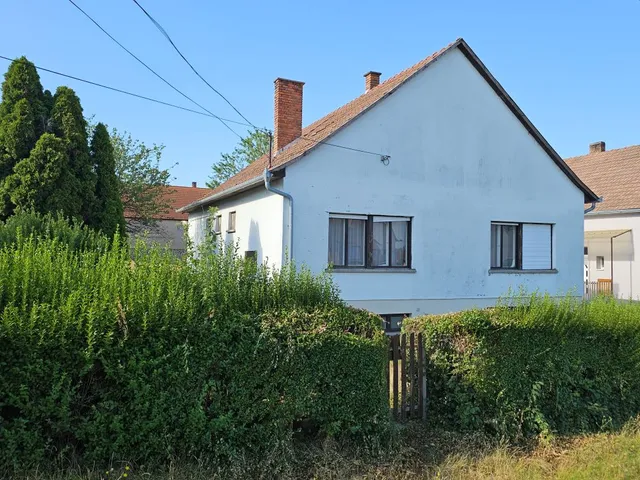 Eladó ház Bonyhád, Majos 170 nm