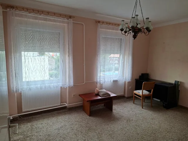 Eladó lakás Komló 49 nm