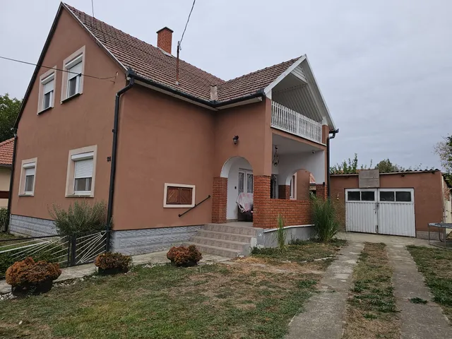 Eladó ház Dombóvár, Tüske 150 nm