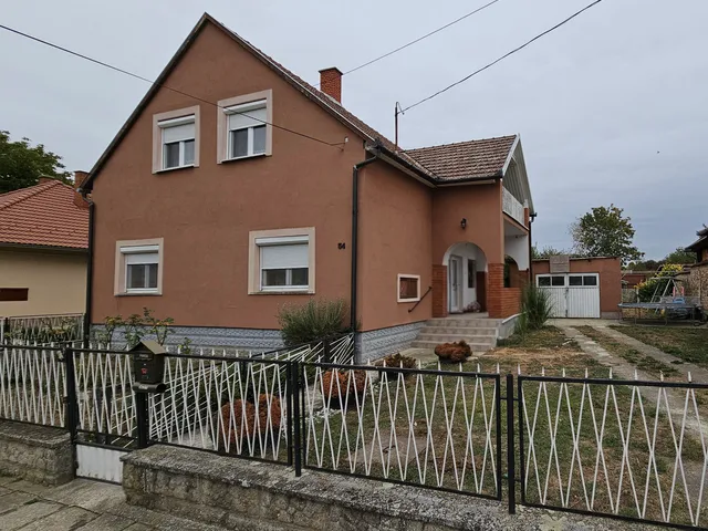 Eladó ház Dombóvár, Tüske 150 nm