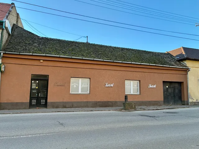 Eladó kereskedelmi és ipari ingatlan Makó 144 nm