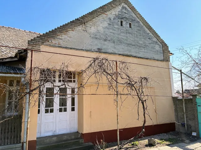 Eladó ház Kiszombor, Óbébai utca  140 nm