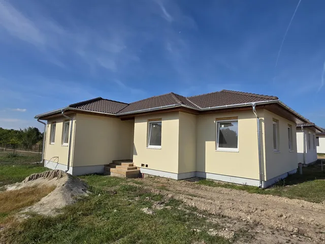 Eladó ház Kecskemét, Alsószéktó 111 nm