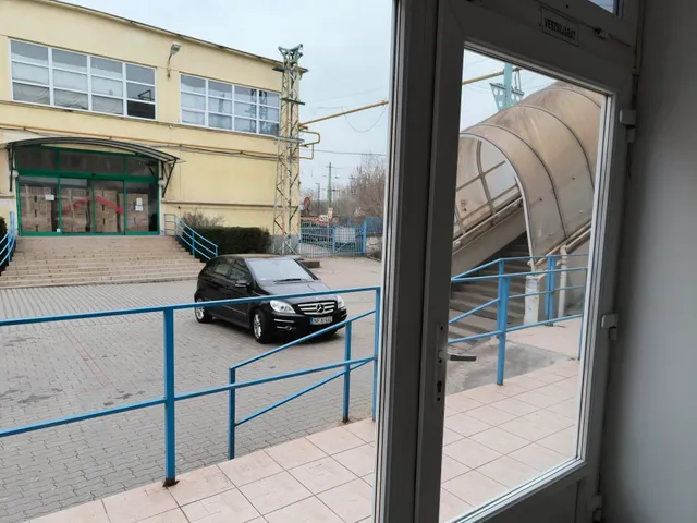 Kiadó kereskedelmi és ipari ingatlan Budapest XVIII. kerület, Gyömrői út 79-83. 20 nm