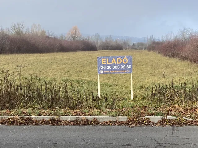 Eladó kereskedelmi és ipari ingatlan Keszthely, Kertváros 4049 nm