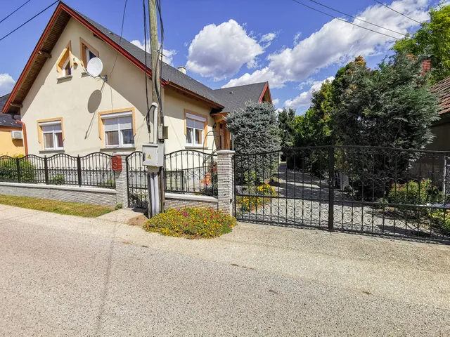Eladó ház Mezőörs 100 nm