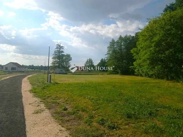 Eladó telek Környe 1177 nm