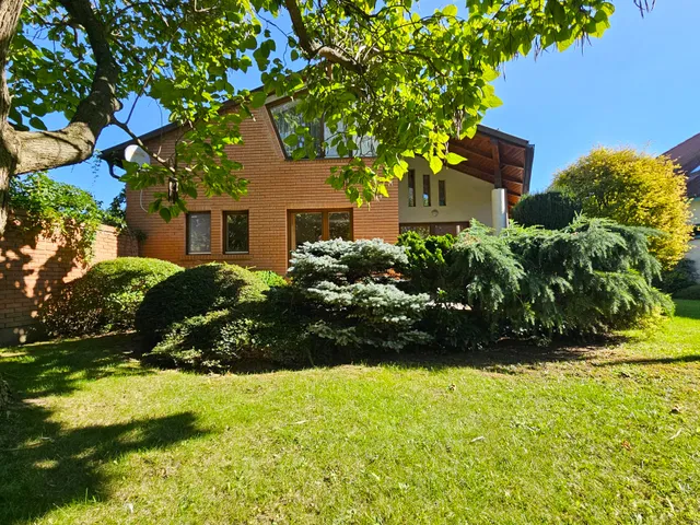 Eladó ház Győr, Révfalu 230 nm