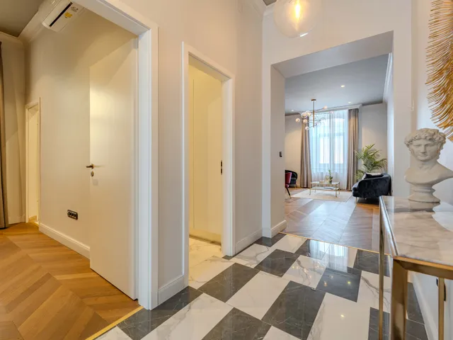 Eladó lakás Budapest VI. kerület, Nagykörúton belüli terület, Andrássy út 160 nm