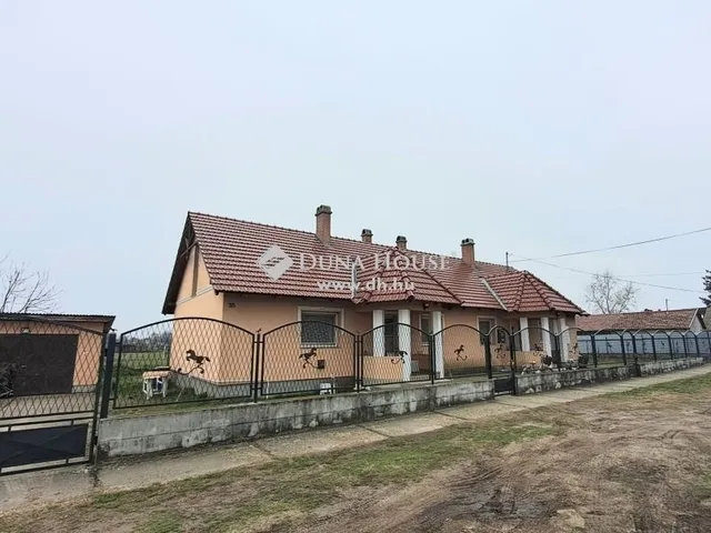 Eladó ház Törtel 160 nm