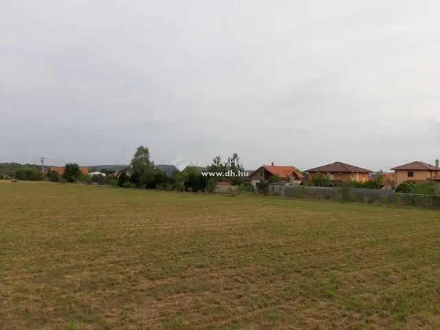 Eladó telek Pécel 6000 nm