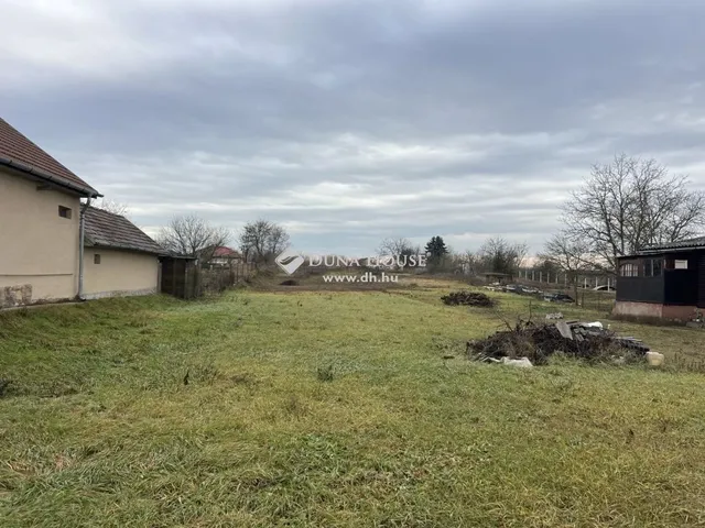 Eladó telek Kóka 892 nm
