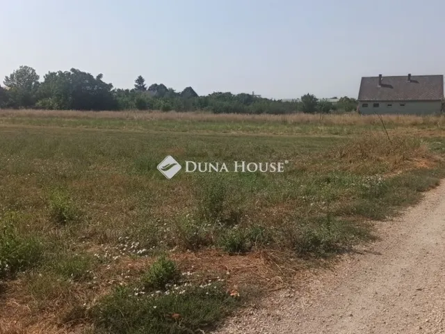 Eladó telek Adony 1000 nm