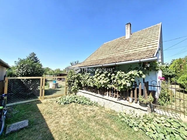 Eladó ház Kulcs 45 nm