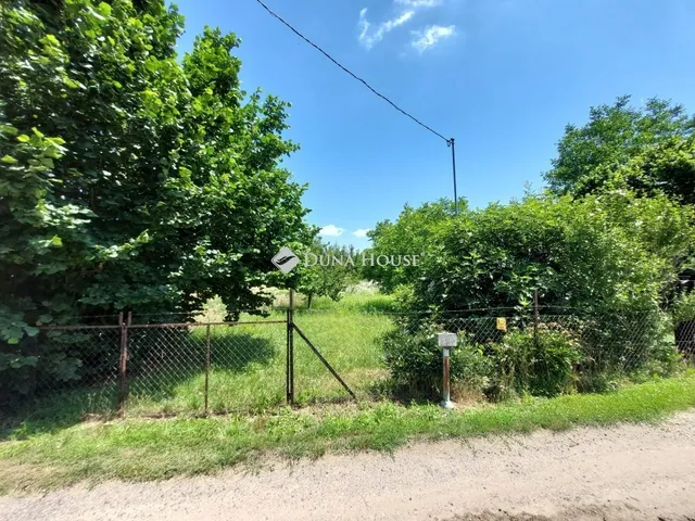 Eladó telek Kulcs 2006 nm