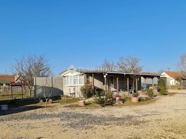 Eladó telek Iváncsa 219 nm