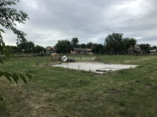 Eladó telek Besnyő 2177 nm