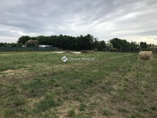 Eladó telek Besnyő 2177 nm