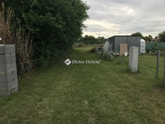 Eladó telek Besnyő 2177 nm