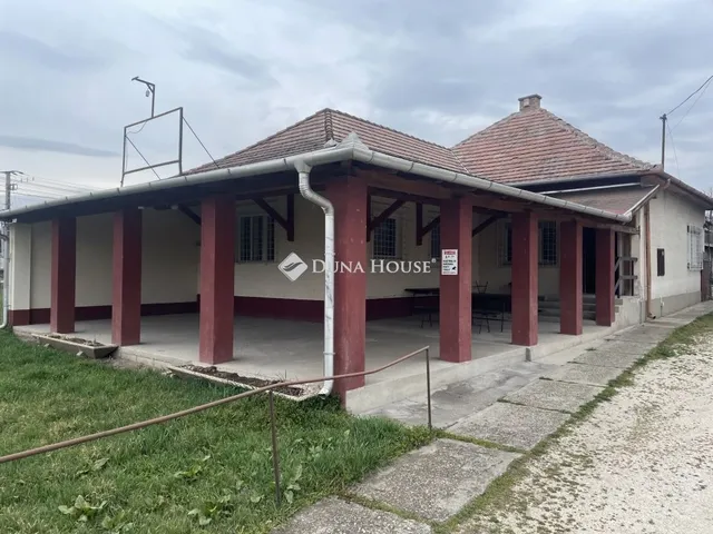 Eladó ház Ráckeresztúr 250 nm