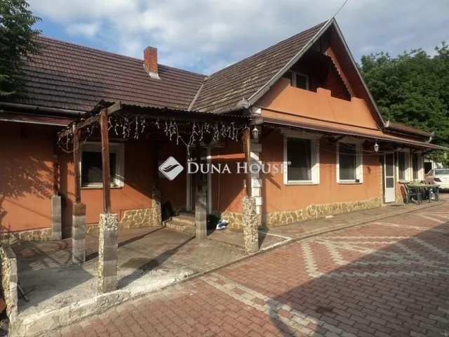 Eladó ház Dunaújváros 250 nm