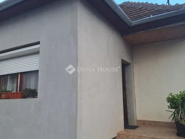 Eladó ház Nagykarácsony 66 nm