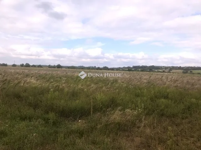 Eladó kereskedelmi és ipari ingatlan Budapest XVI. kerület 8172 nm