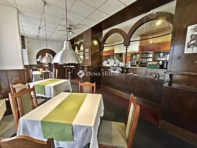 Eladó kereskedelmi és ipari ingatlan Dunaújváros 225 nm