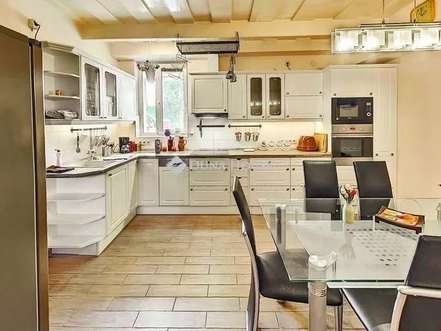 Eladó ház Mende 170 nm