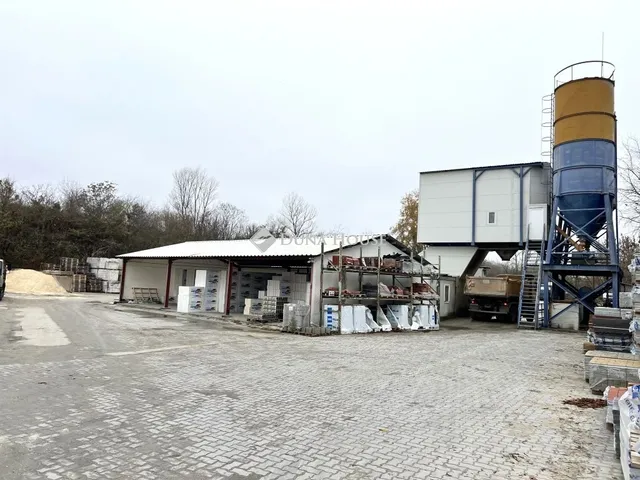 Eladó kereskedelmi és ipari ingatlan Budapest XVI. kerület, Sashalom 600 nm