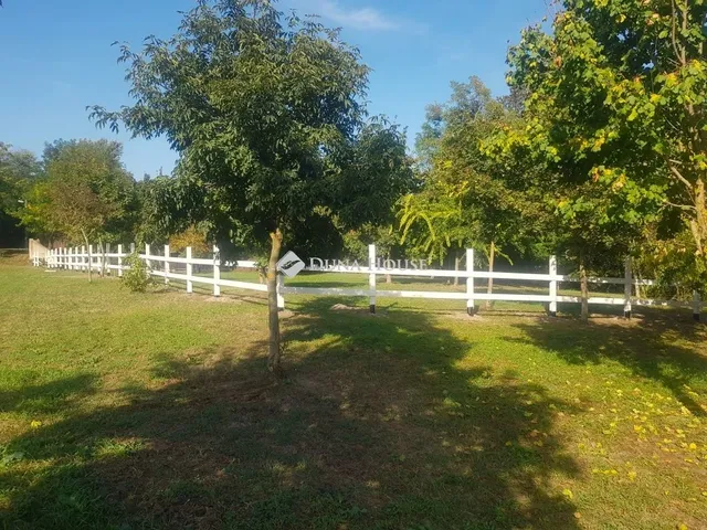 Eladó telek Dunaújváros 8498 nm