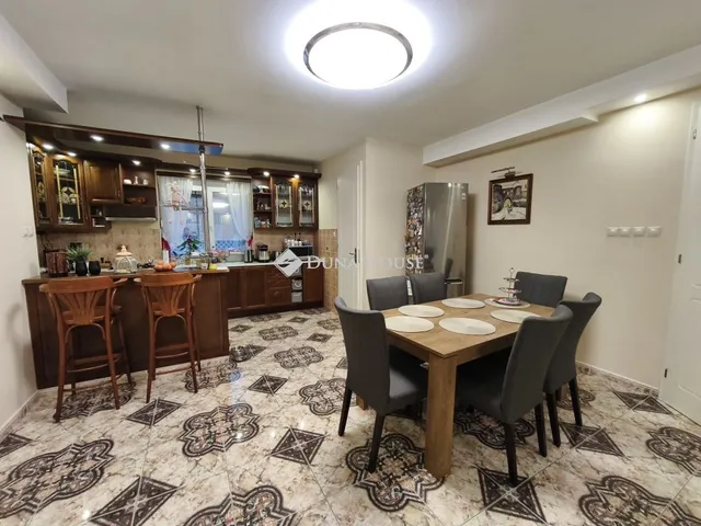 Eladó ház Dunaújváros 175 nm