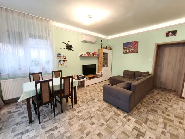 Eladó lakás Dunaújváros 102 nm