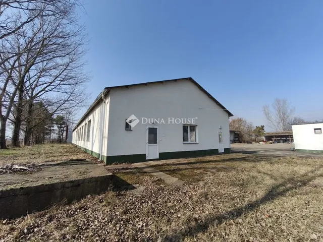 Eladó kereskedelmi és ipari ingatlan Solt 1699 nm