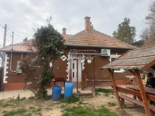 Eladó ház Úri 58 nm