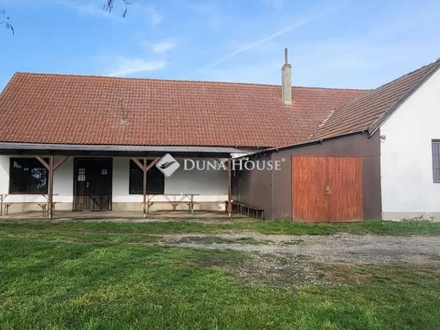 Eladó ház Nagyvenyim 202 nm