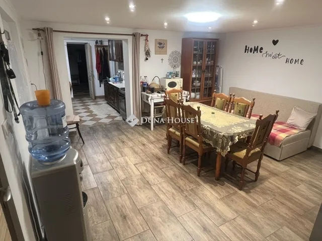 Eladó ház Nagykarácsony 112 nm