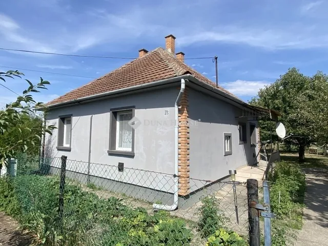 Eladó ház Tass 70 nm