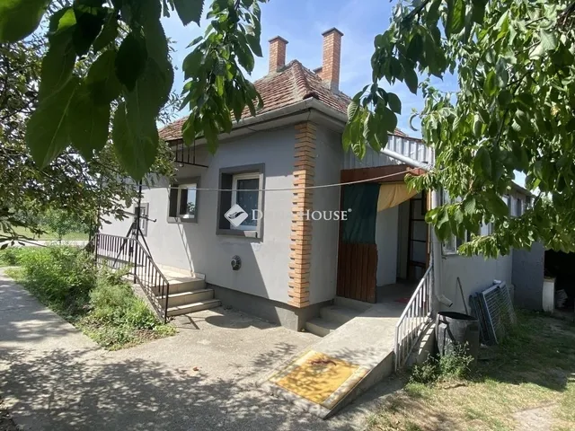 Eladó ház Tass 70 nm