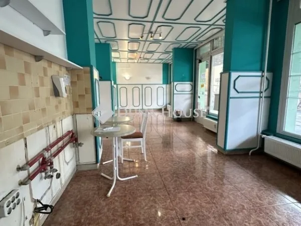 Eladó kereskedelmi és ipari ingatlan Dunaújváros 82 nm