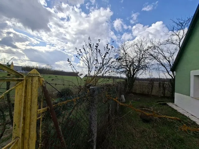 Eladó mezőgazdasági ingatlan Tápiószecső 100 nm