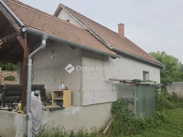 Eladó ház Baracs 90 nm