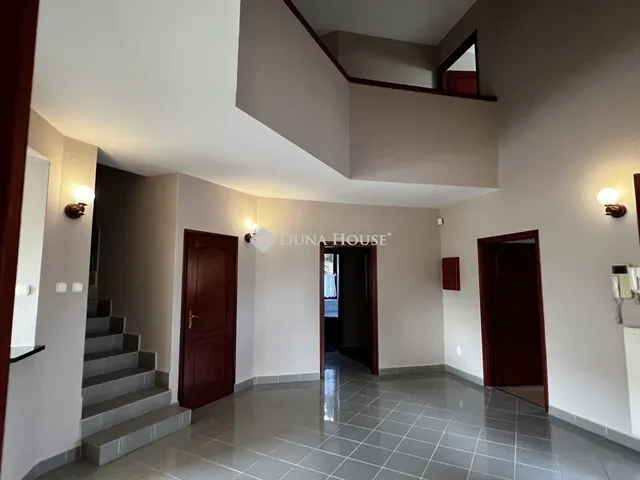 Eladó ház Dunaújváros 293 nm